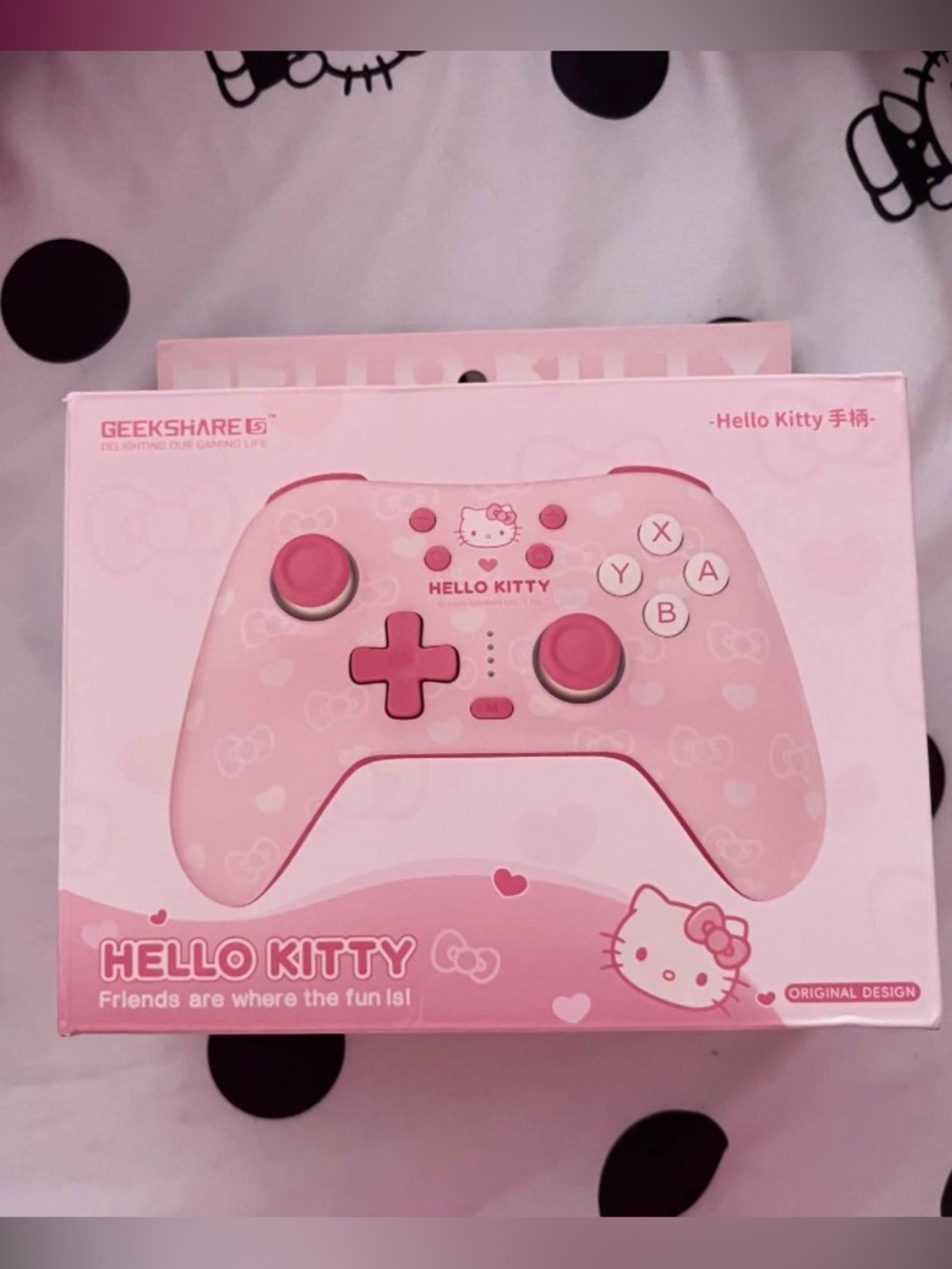 Hello Kitty Pink Wireless Game Controller by Geekshare